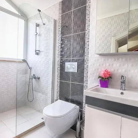 Detached With Private Pool In Oeluedeniz,