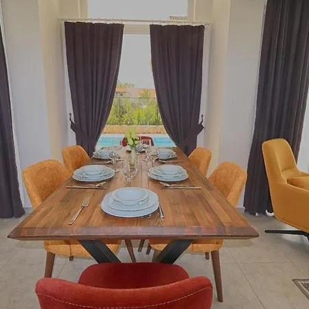 Detached With Private Pool In Oeluedeniz, Vila *