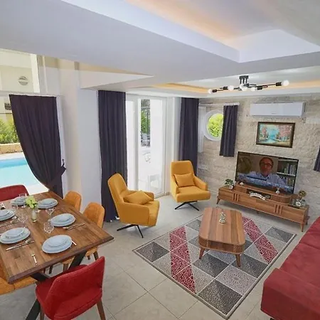 Detached With Private Pool In Oeluedeniz, Vila *