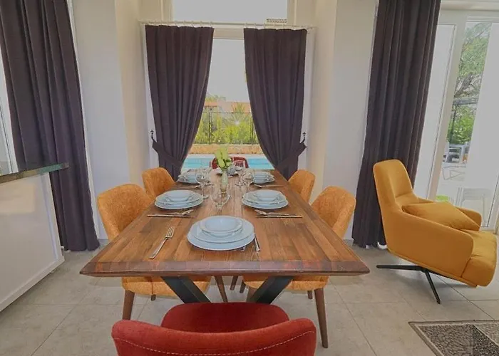 Detached With Private Pool In Oeluedeniz, Villa *