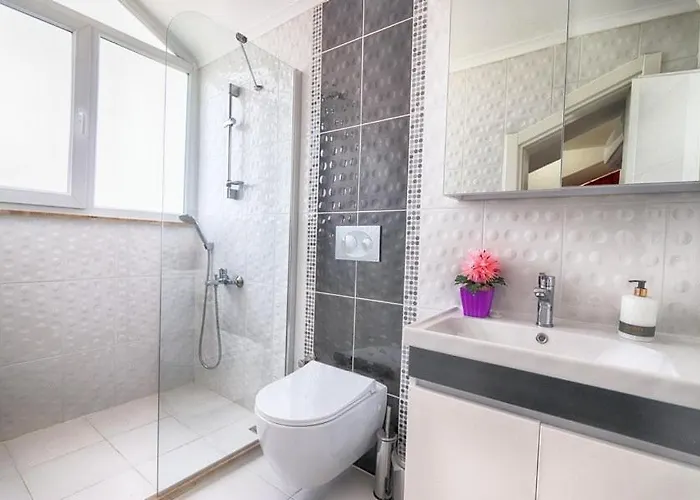 Detached With Private Pool In Oeluedeniz,
