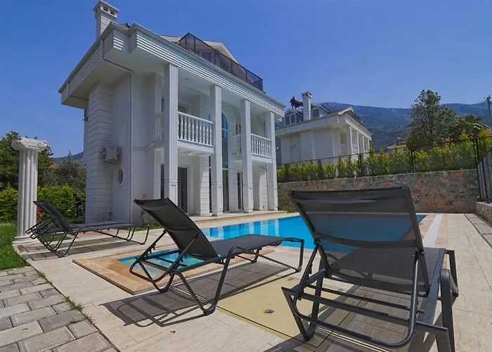 Villa Detached With Private Pool In Oeluedeniz,